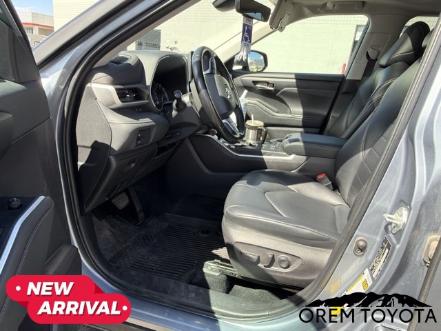 Used 2022 Toyota Highlander XLE AWD/4WD image 10