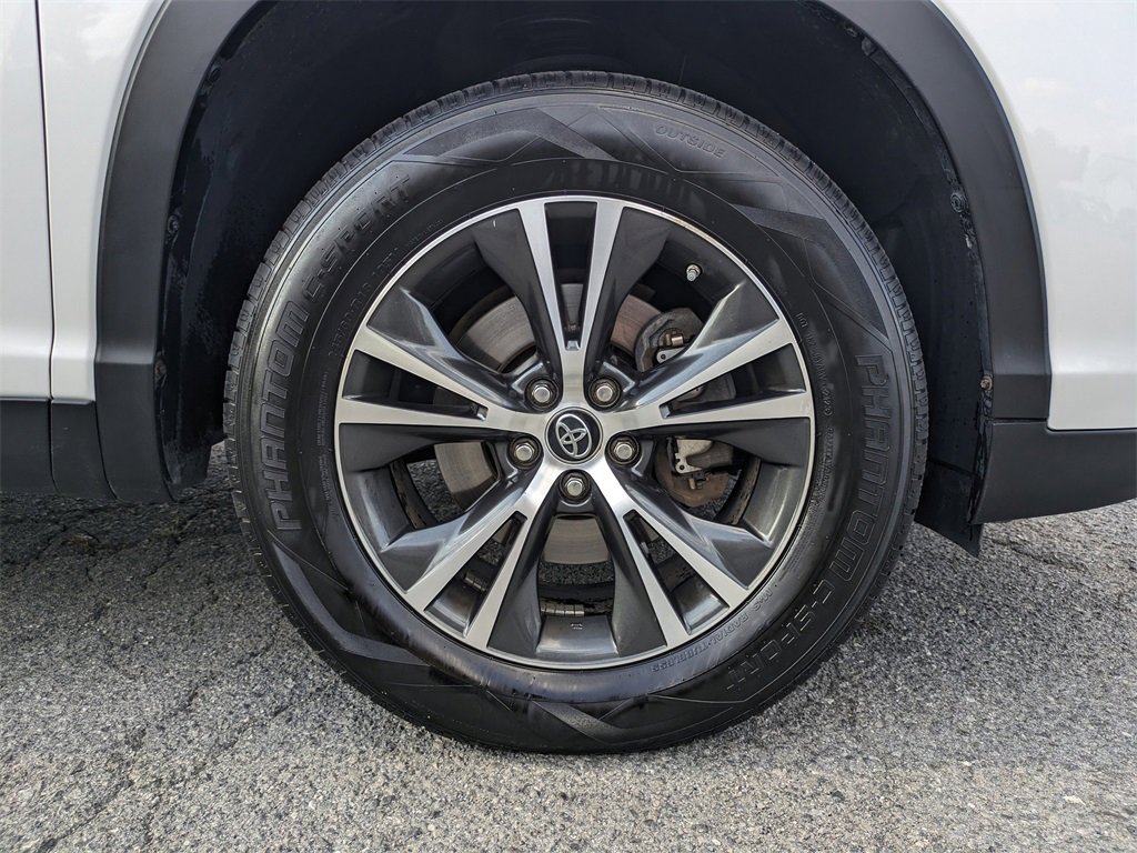 Used 2019 Toyota Highlander LE image 11