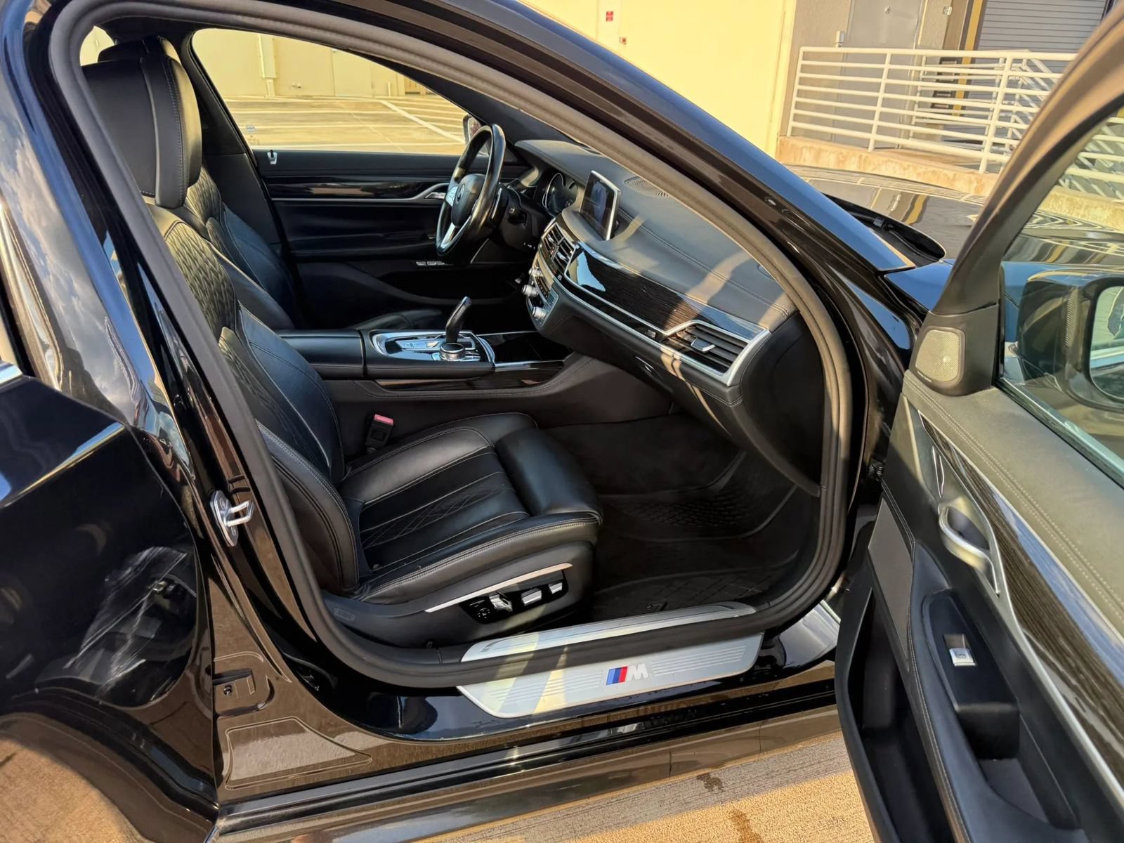 Used 2016 BMW 750i xDrive AWD/4WD image 17