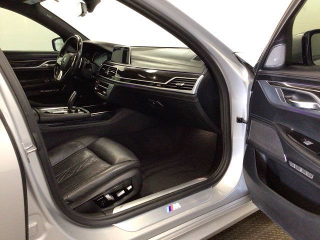Used 2018 BMW 750i RWD image 8