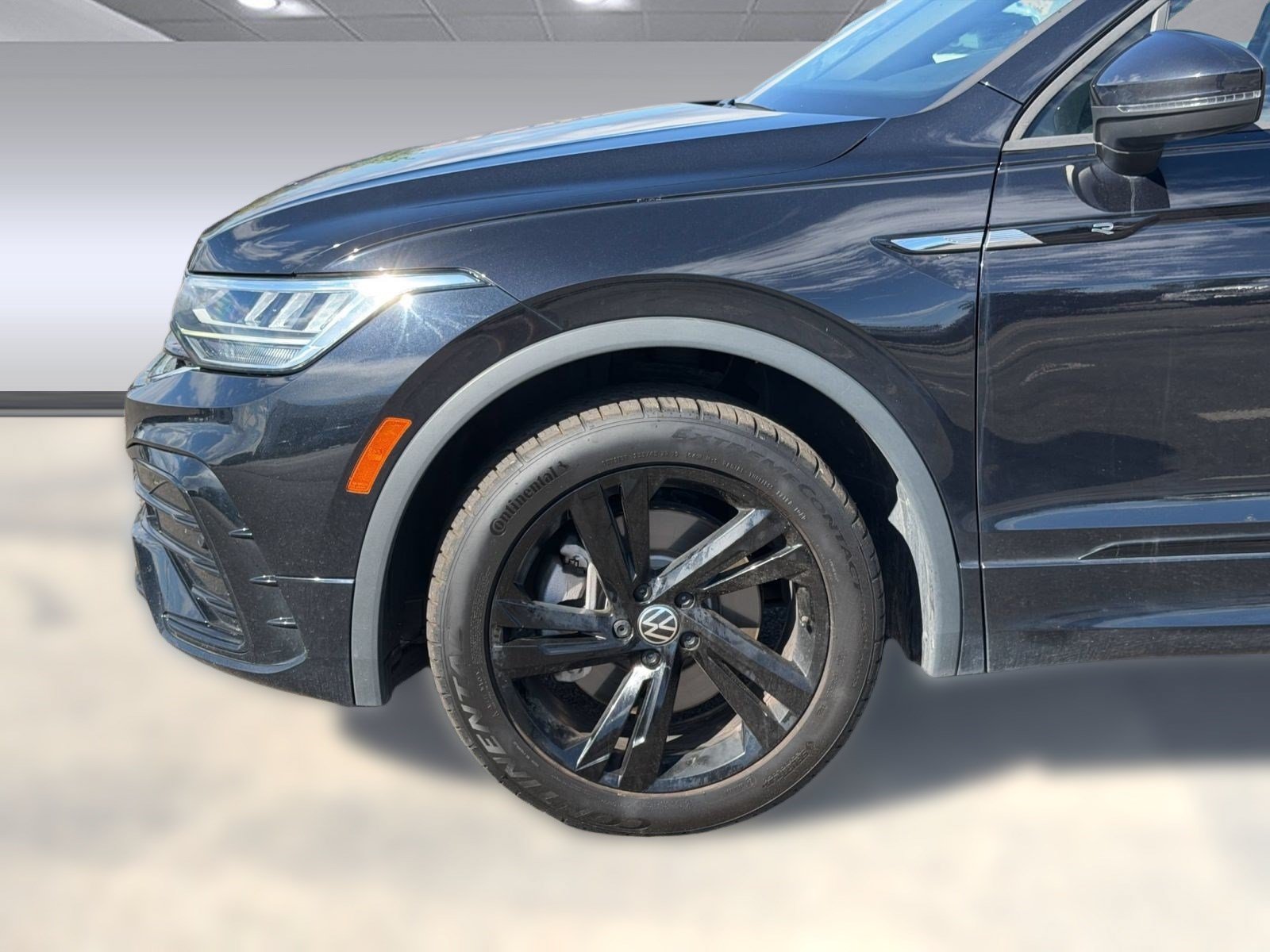 Used 2023 Volkswagen Tiguan SE R-Line AWD/4WD image 13