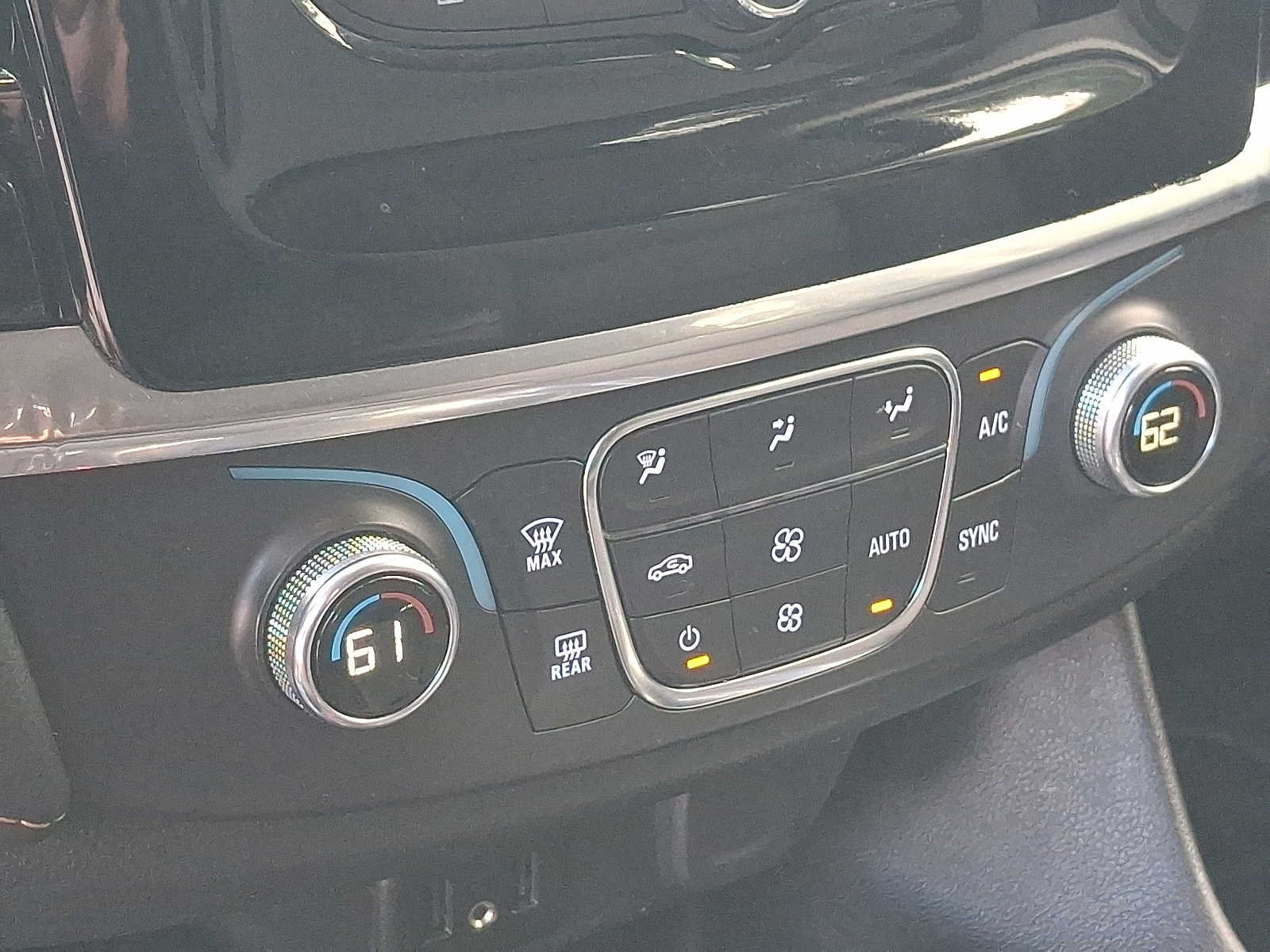 Used 2021 Chevrolet Traverse LS AWD/4WD image 15