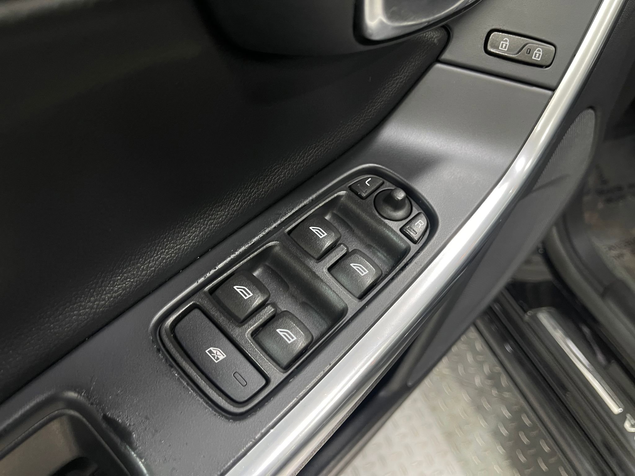 Used 2016 Volvo V60 T5 Premier image 14