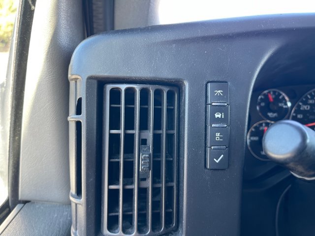 Used 2018 Chevrolet Express 2500 RWD image 25