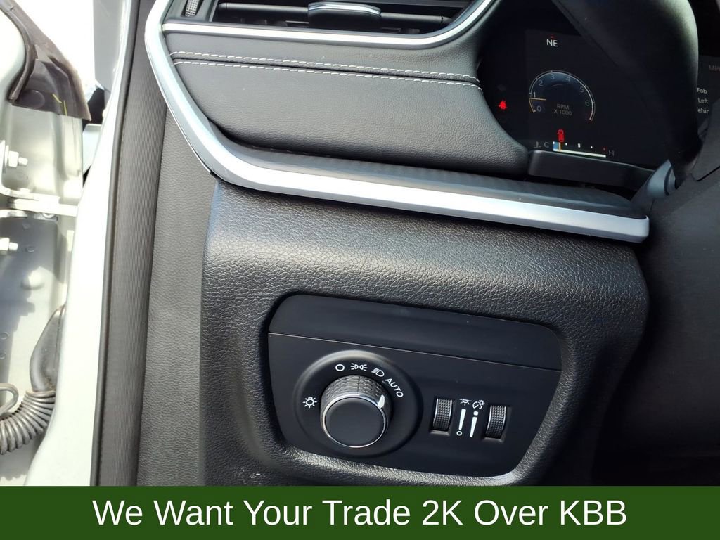 Used 2024 Jeep Grand Cherokee L Altitude image 21