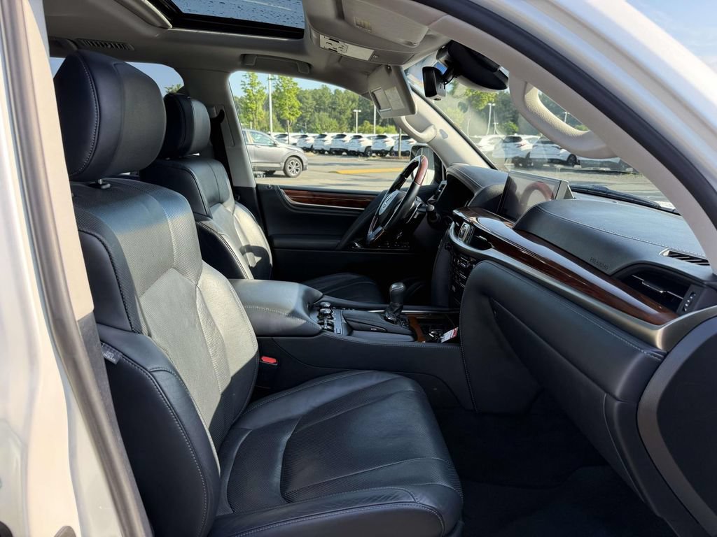 Used 2018 Lexus LX 570 4WD w/ Luxury Package image 14