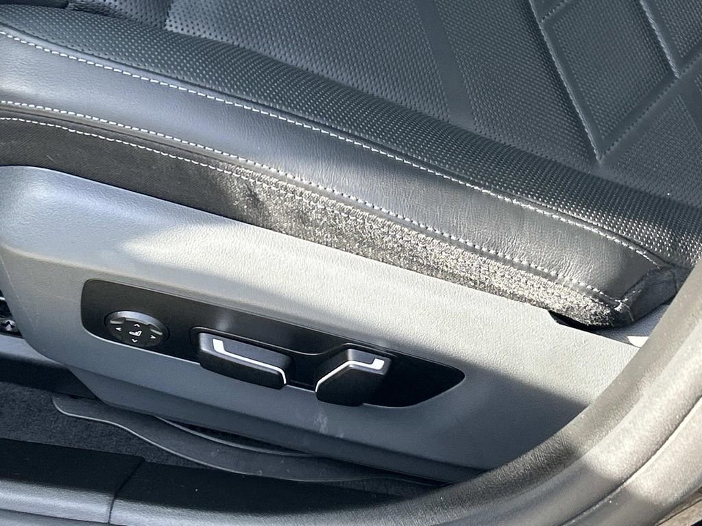 Used 2024 BMW 530i w/ Premium Package RWD image 16