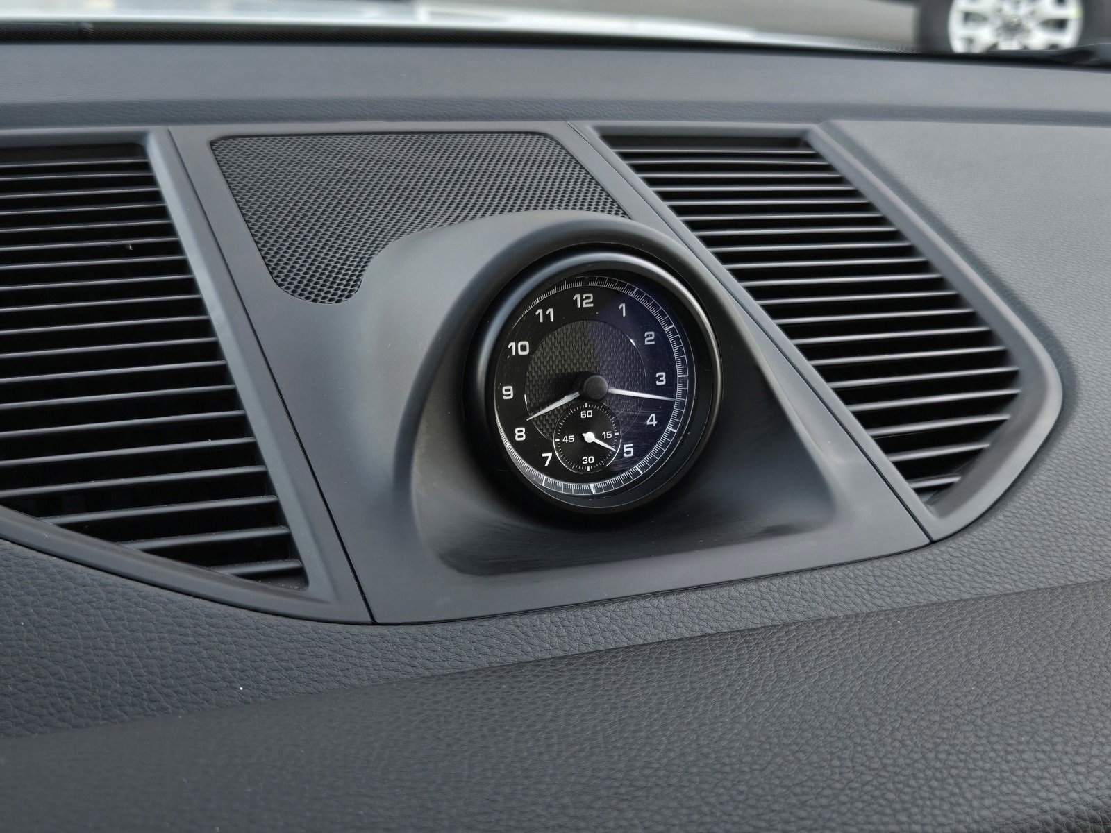 Used 2024 Porsche Macan image 21