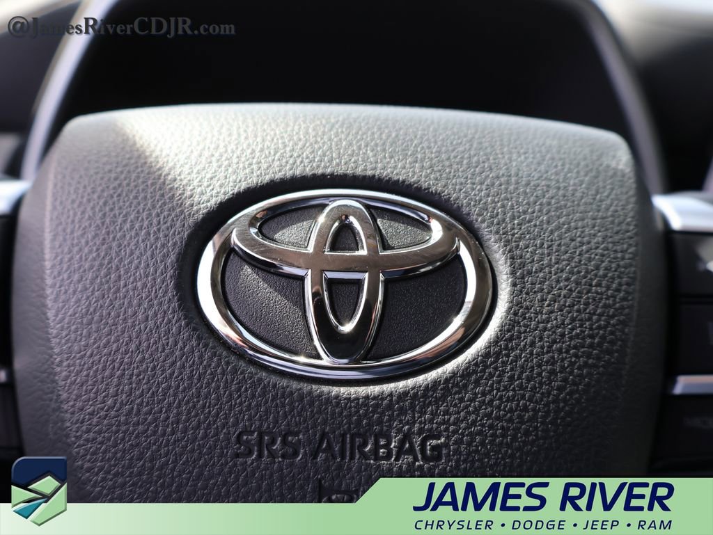 Used 2025 Toyota Highlander XLE image 29