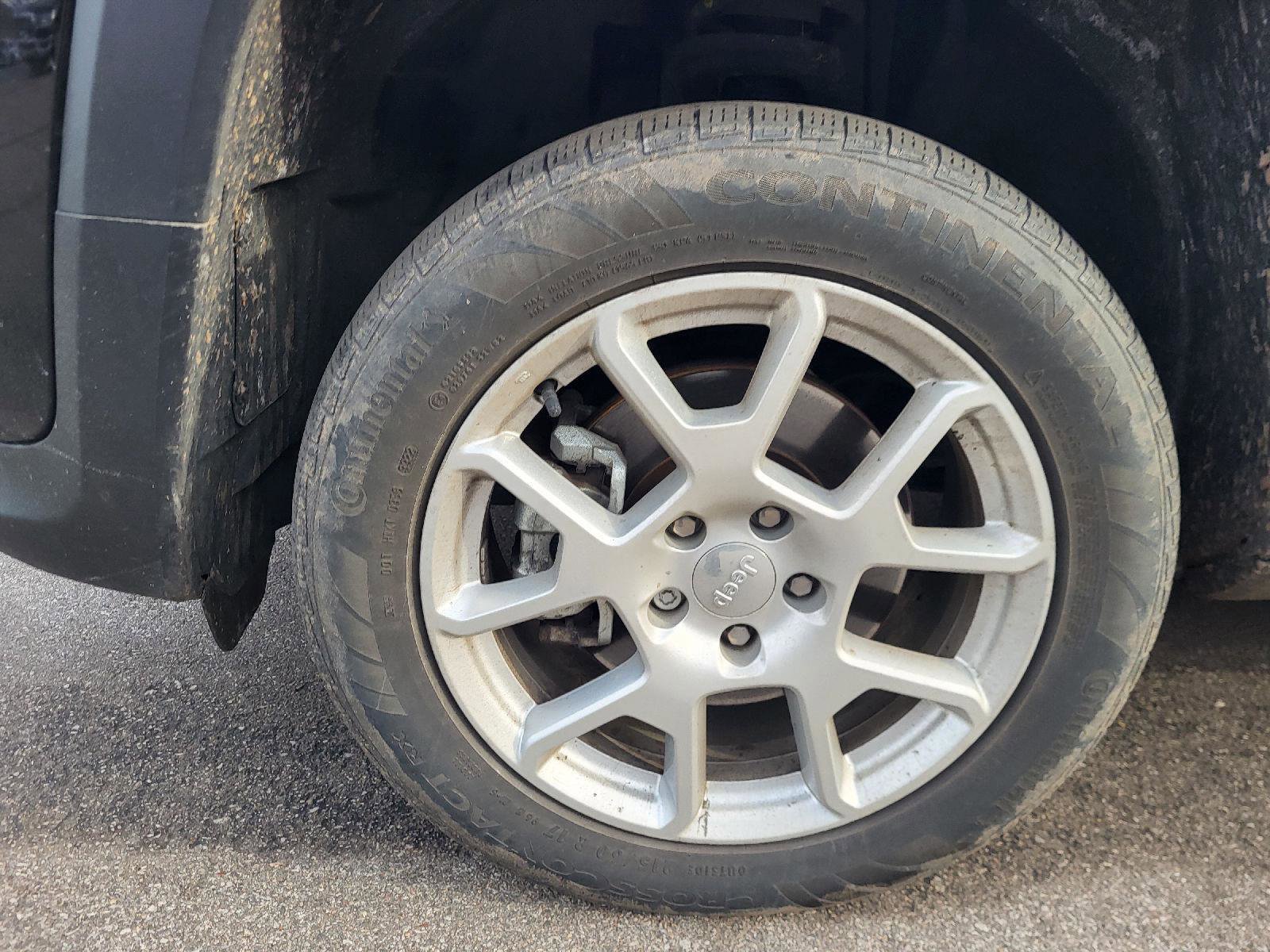 Used 2023 Jeep Renegade Latitude w/ Premium Group image 12