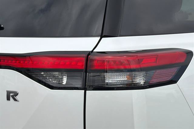 New 2026 Nissan Pathfinder SL w/ SL Premium Package (P04) AWD/4WD image 32
