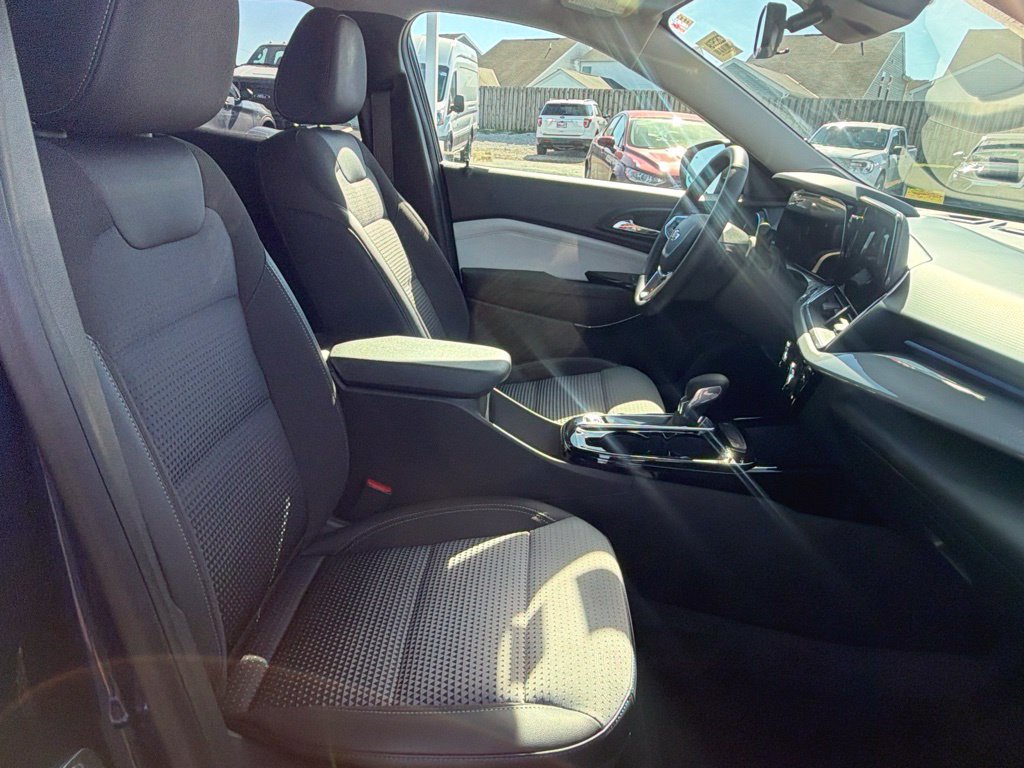 Used 2024 Chevrolet Trax LT w/ Driver Confidence Package FWD image 42