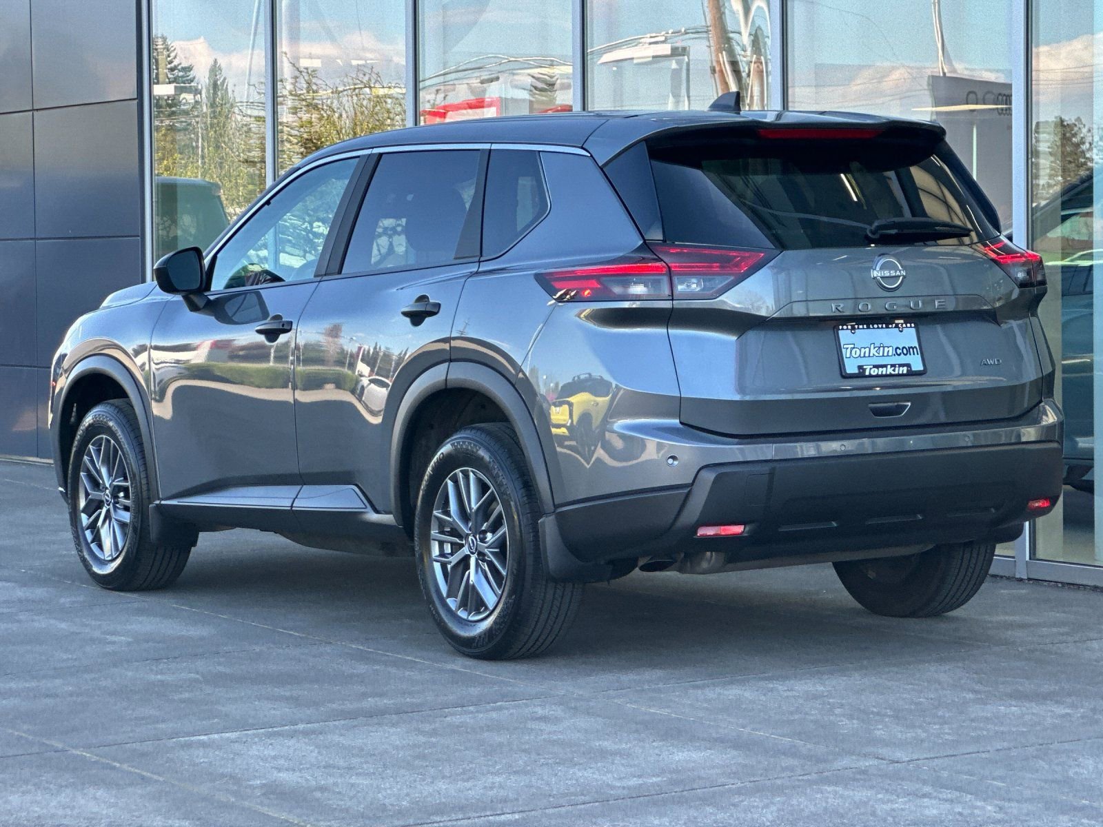 Used 2025 Nissan Rogue S image 4