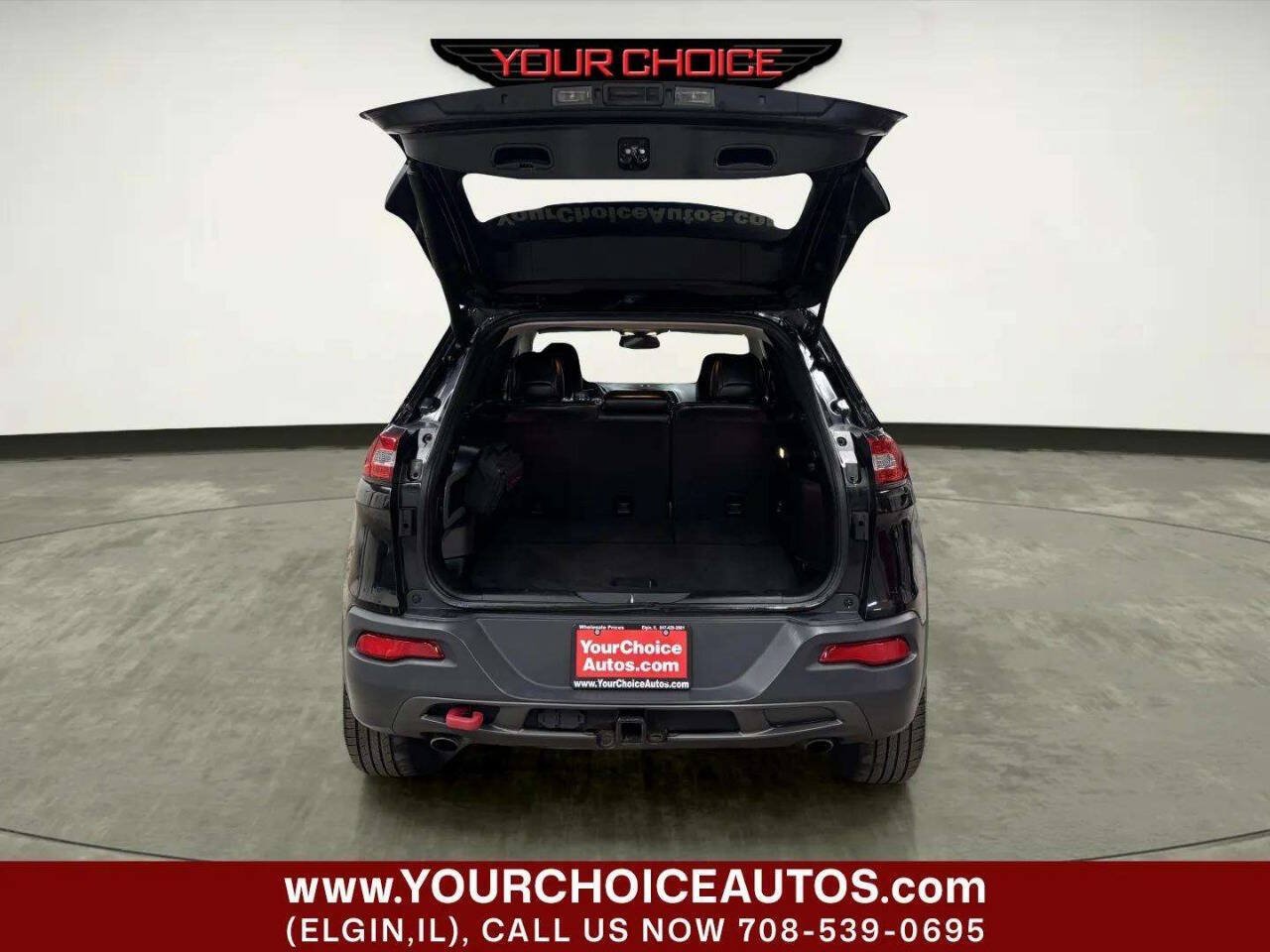 Used 2017 Jeep Cherokee Trailhawk AWD/4WD image 5