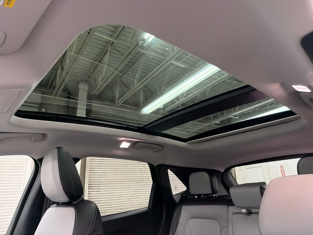 New 2026 Ford Escape SE w/ PHEV Premium Package image 9