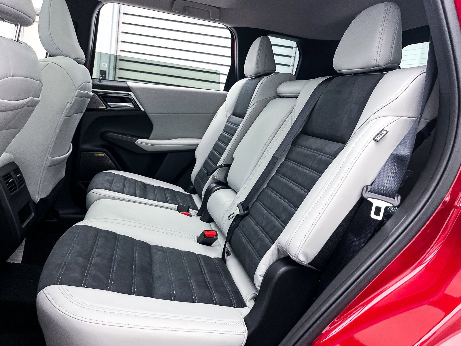 New 2025 Mitsubishi Outlander SE image 27