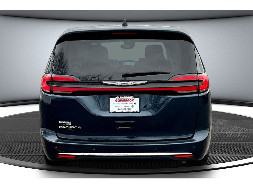 Used 2024 Chrysler Pacifica Touring-L image 5