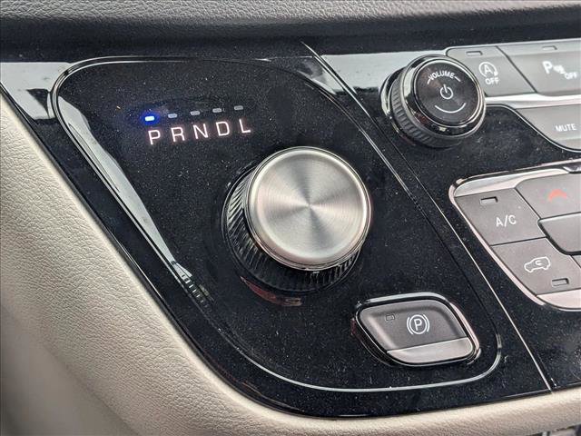 Used 2024 Chrysler Pacifica Touring-L image 12