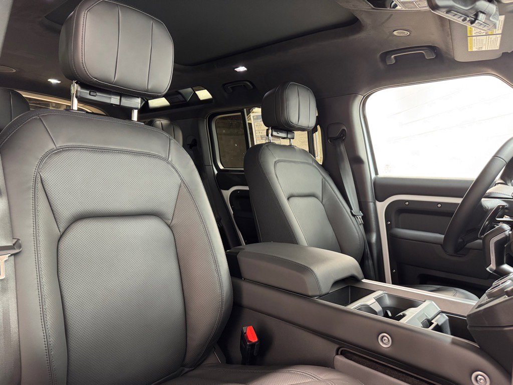 New 2025 Land Rover Defender 110 V8 image 28