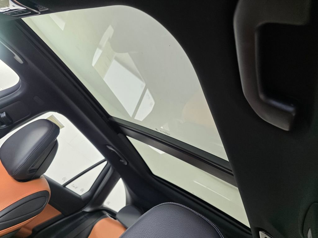 New 2026 Mercedes-Benz GLC 43 AMG 4MATIC image 9