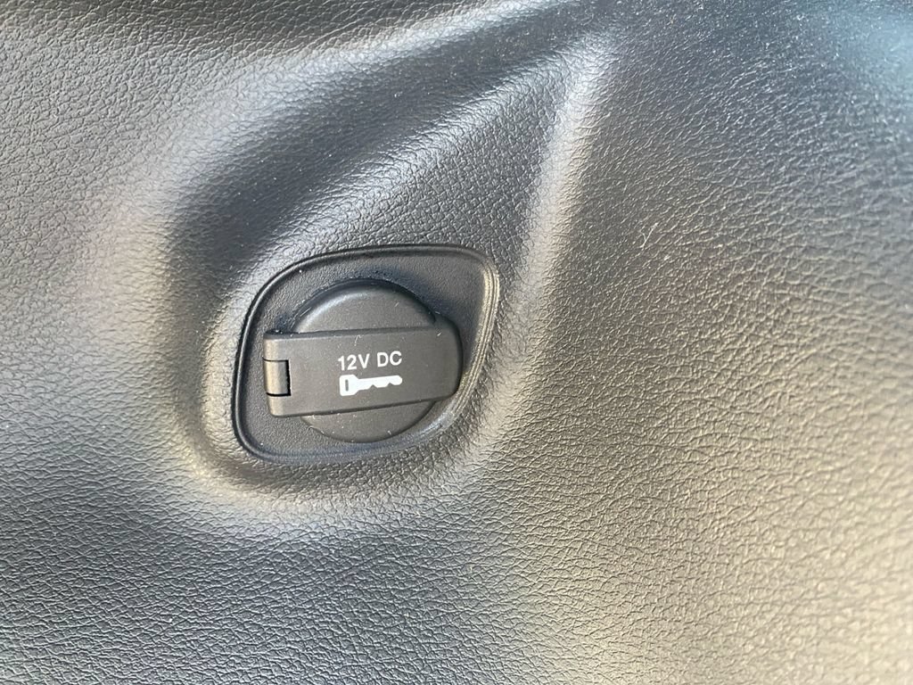 Certified 2019 Jeep Cherokee Latitude Plus AWD/4WD image 34