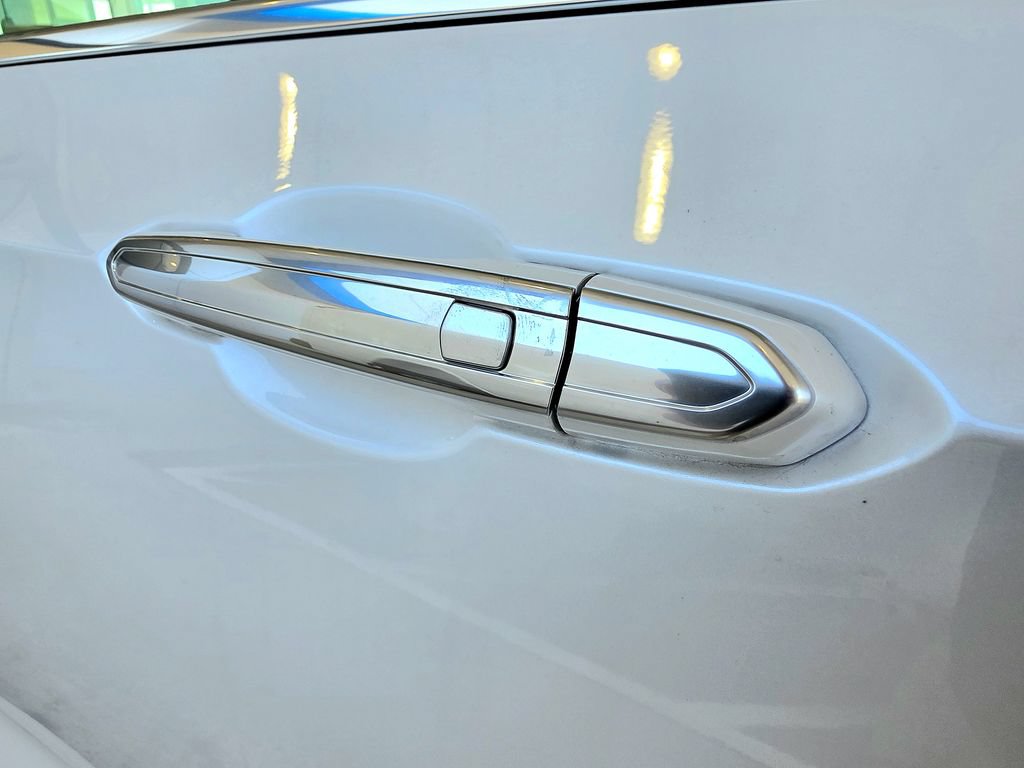 Used 2025 Cadillac XT6 Premium Luxury w/ LPO, Floor Liner Package AWD/4WD image 9