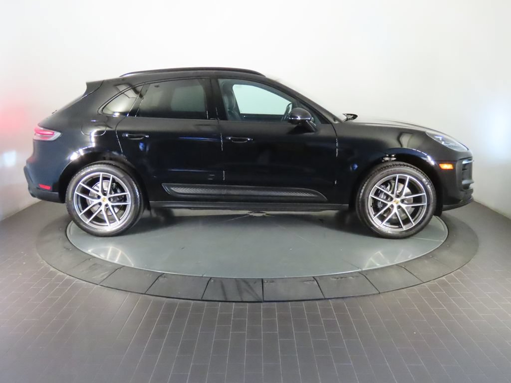 Certified 2026 Porsche Macan AWD/4WD image 8