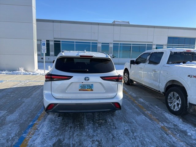 Used 2024 Toyota Highlander Limited image 9