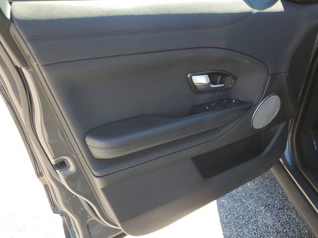 Used 2019 Land Rover Range Rover Evoque SE image 17