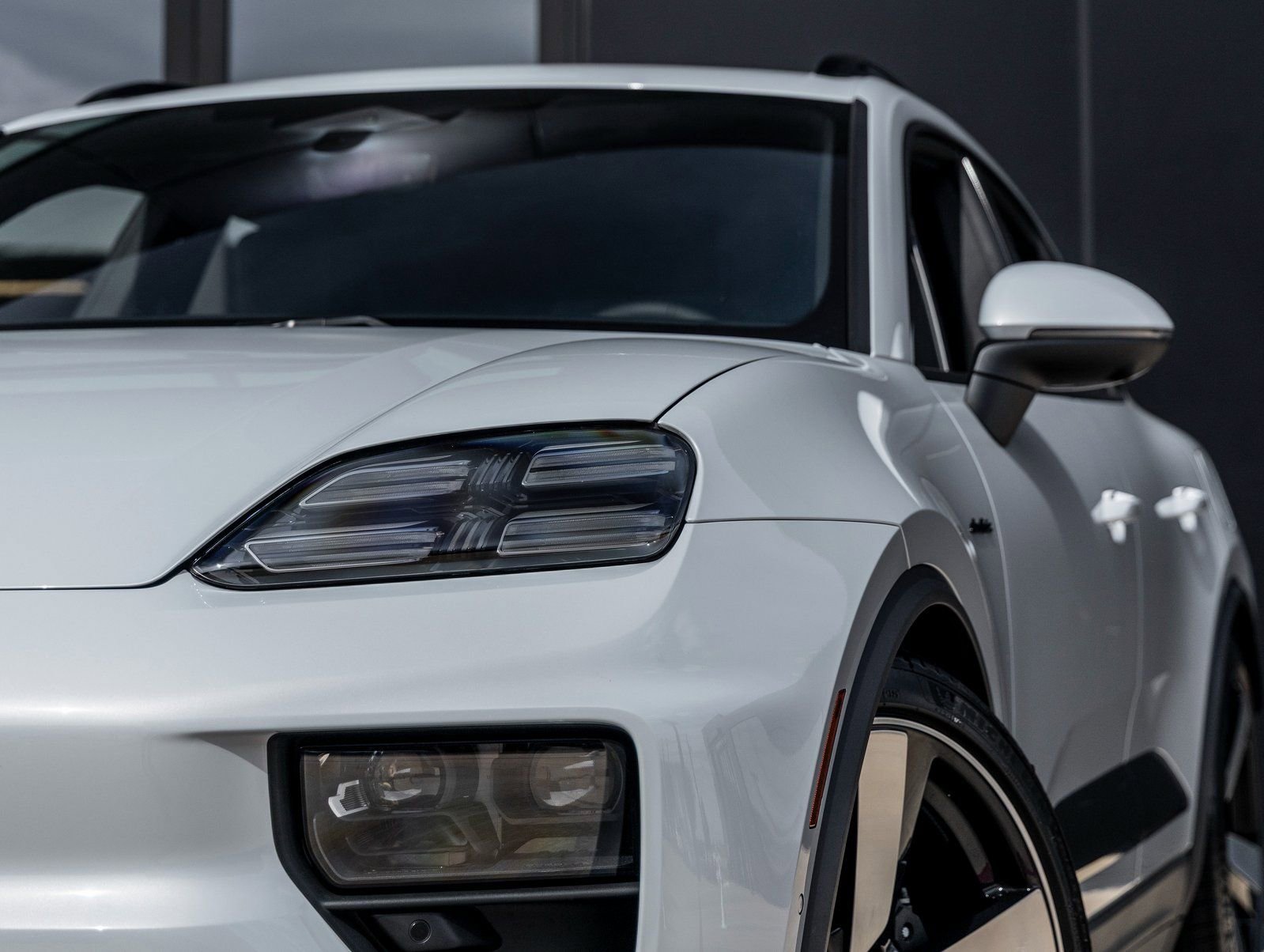 New 2026 Porsche Macan Electric RWD image 17