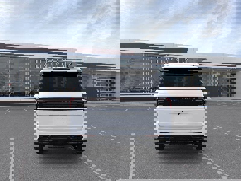 New 2025 Lincoln Navigator Reserve w/ Jet Appearance Package image 5
