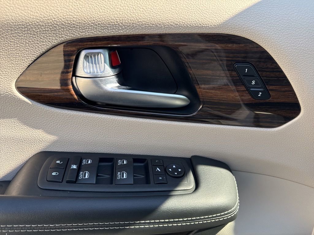 Used 2023 Chrysler Pacifica Limited image 40