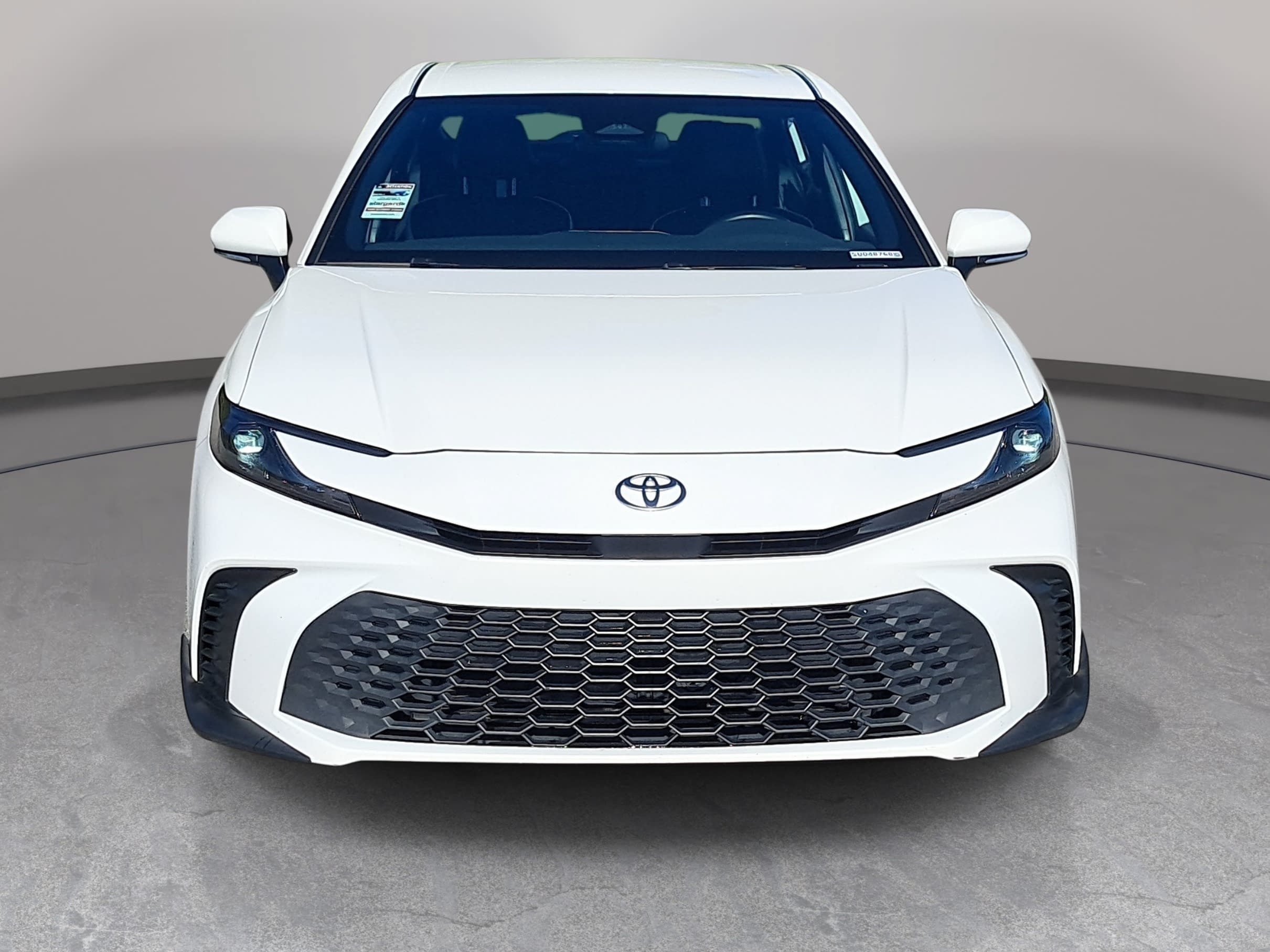 Used 2025 Toyota Camry SE FWD image 2