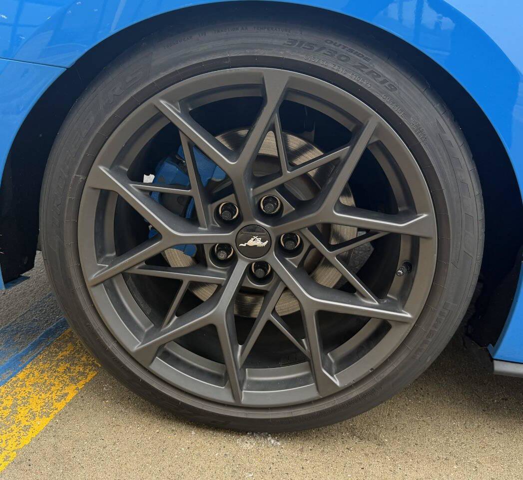 Used 2017 Ford Mustang GT image 31