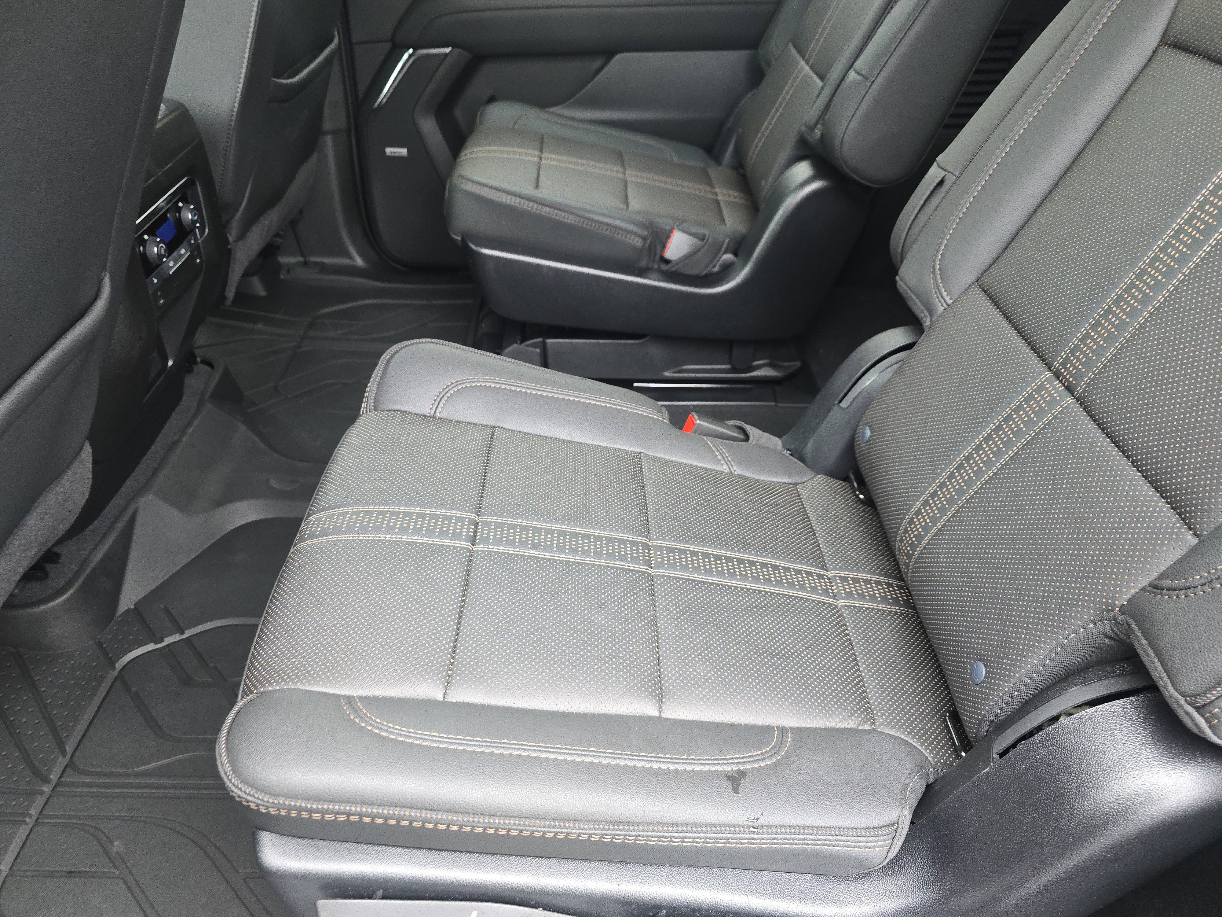 New 2026 Chevrolet Suburban High Country image 21