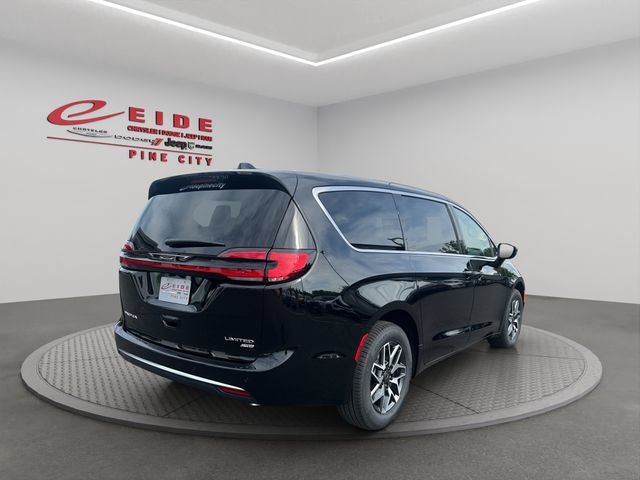 New 2027 Chrysler Pacifica Limited AWD/4WD image 8