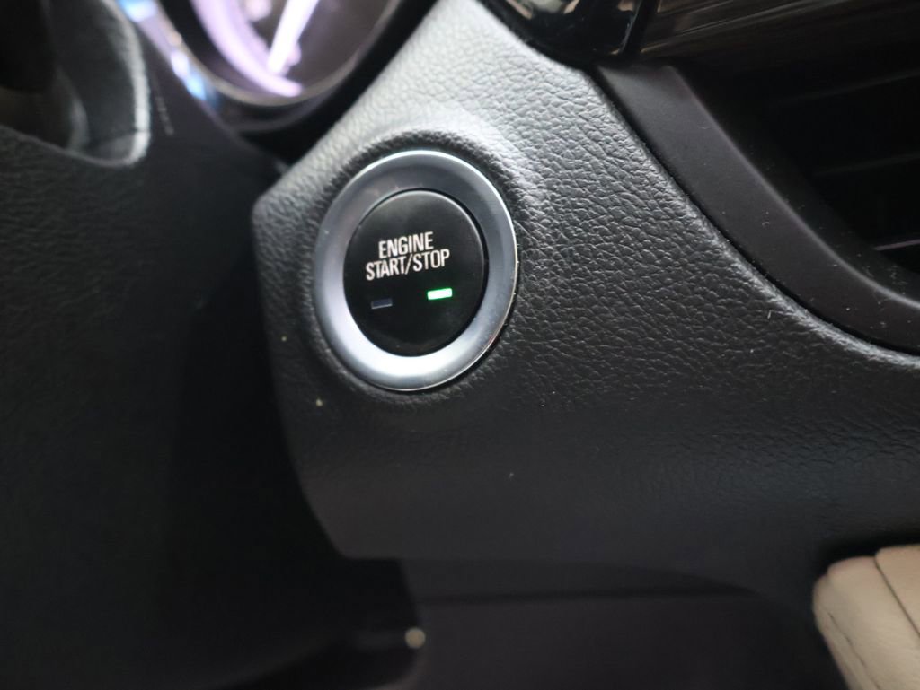 Used 2019 Buick Envision Essence FWD image 26