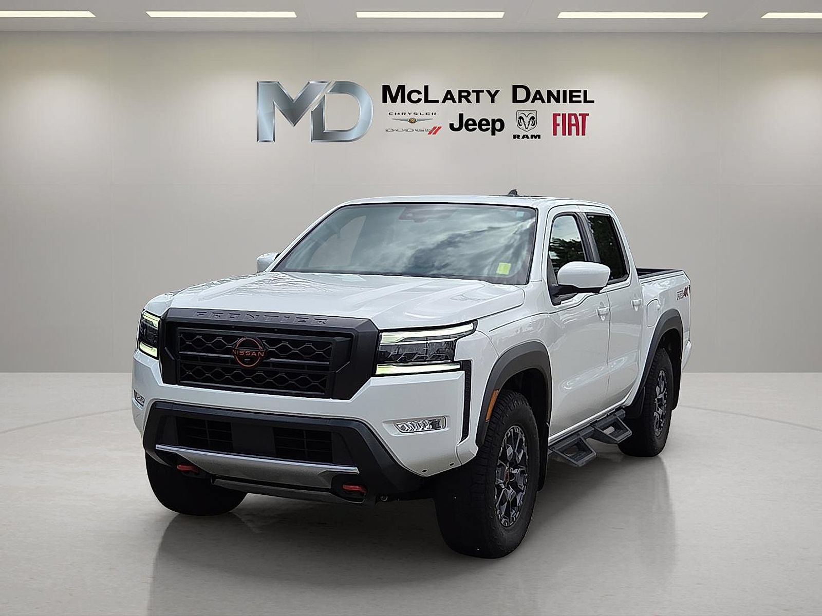 Used 2024 Nissan Frontier PRO-4X w/ Pro Premium Package AWD/4WD image 2
