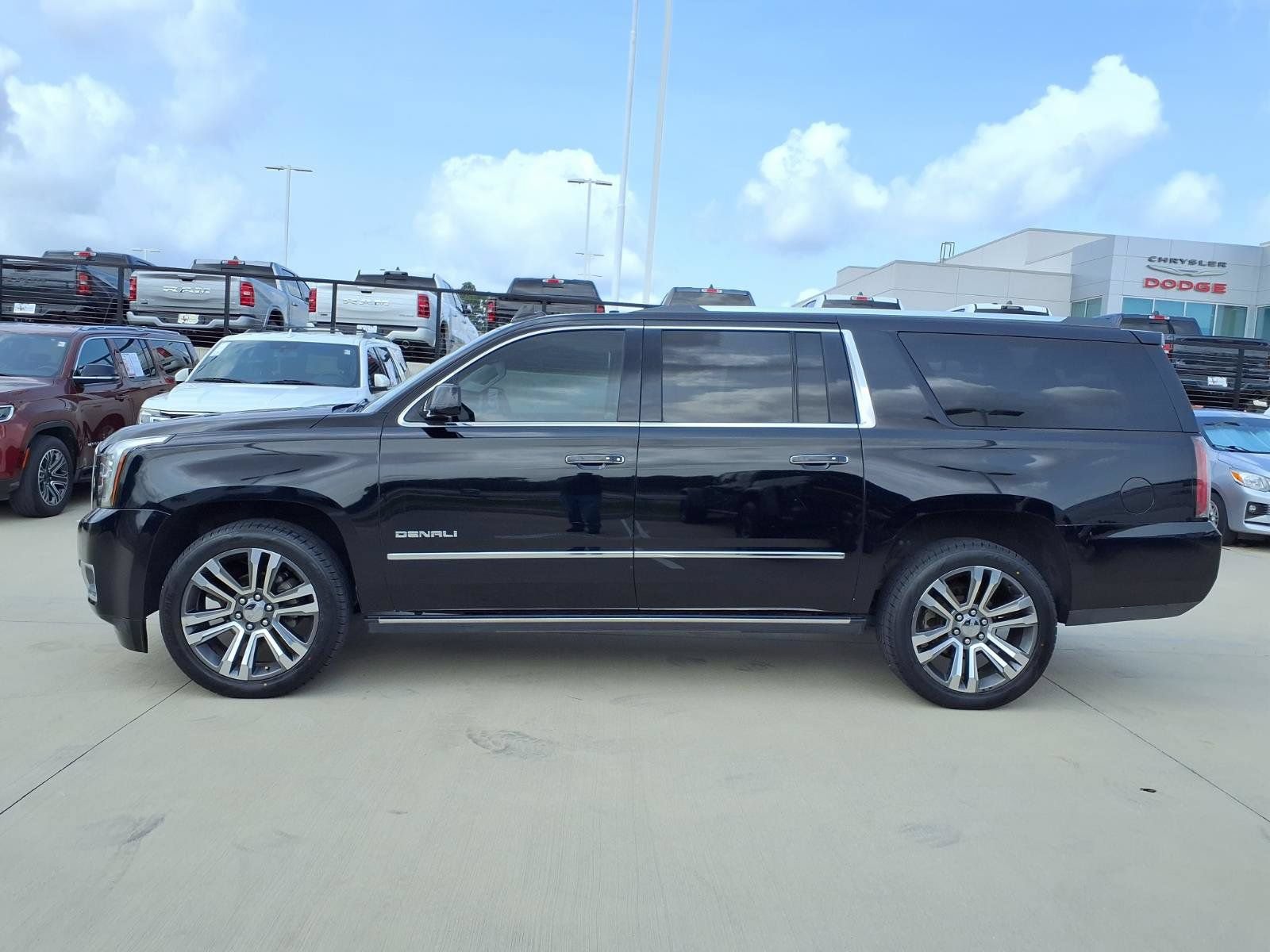 Used 2018 GMC Yukon XL Denali w/ Denali Ultimate Package RWD image 8