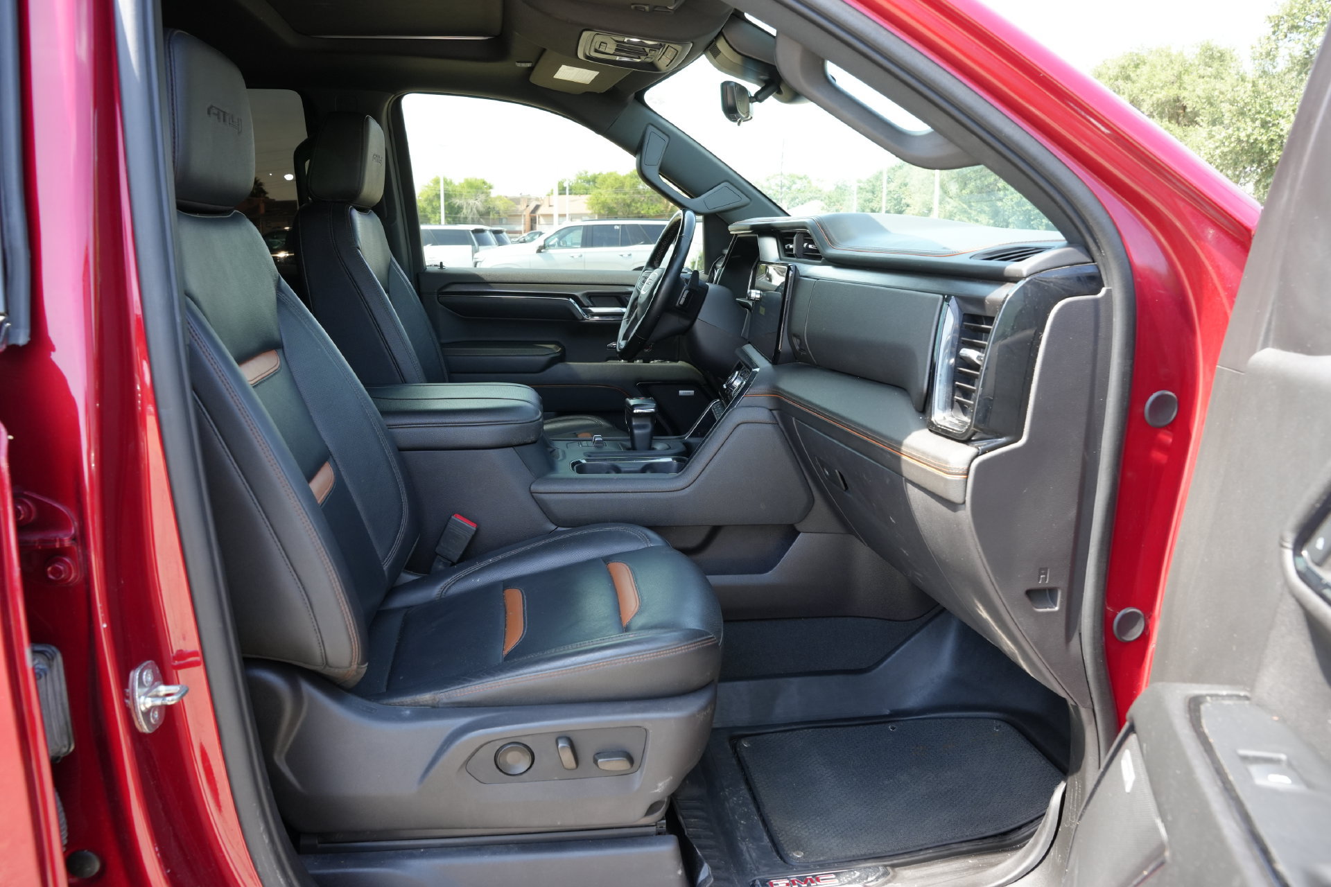 Used 2024 GMC Sierra 1500 AT4 w/ Technology Package AWD/4WD image 23