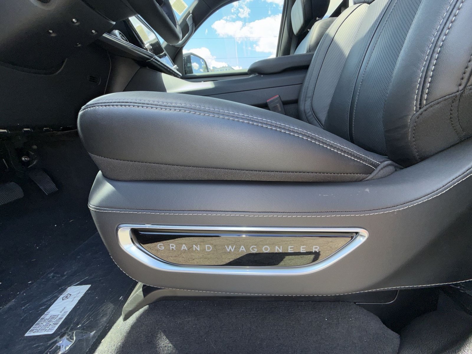 New 2026 Jeep Grand Wagoneer Summit w/ Rear Seat Video Group I AWD/4WD image 14