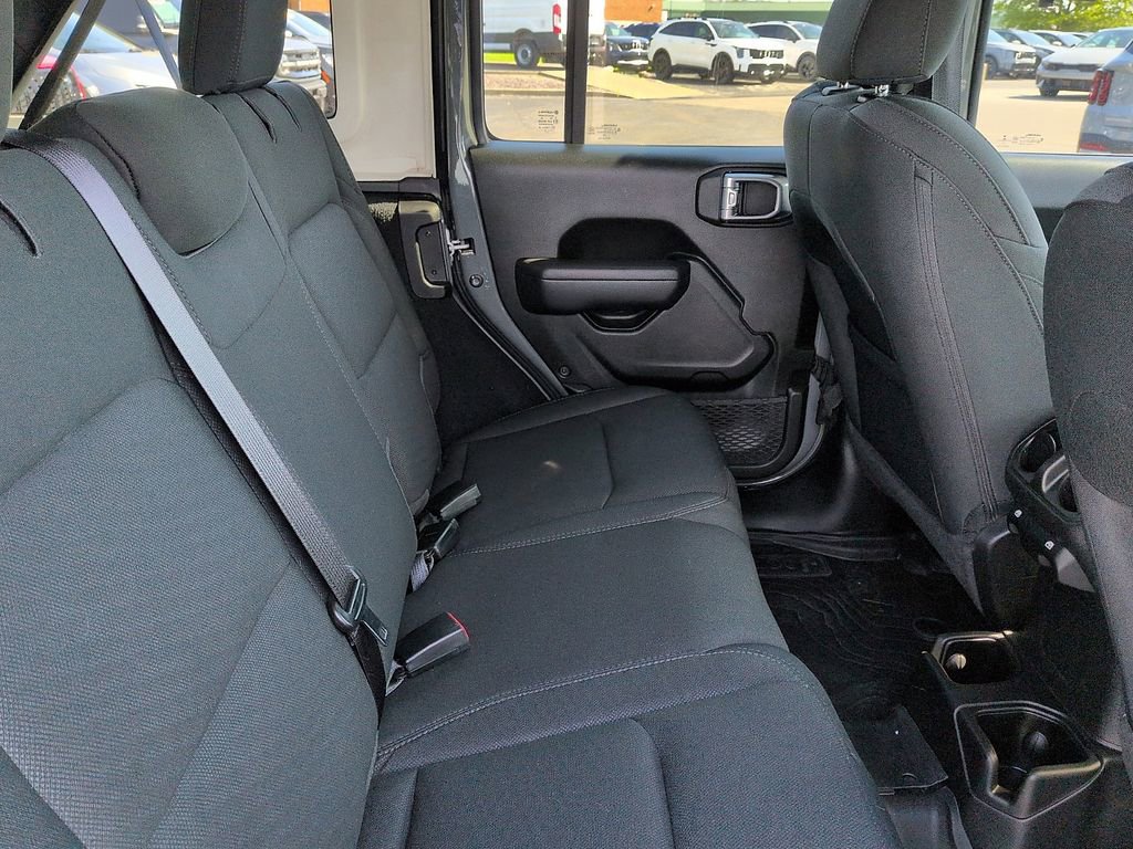Used 2022 Jeep Wrangler Unlimited Sport AWD/4WD image 8