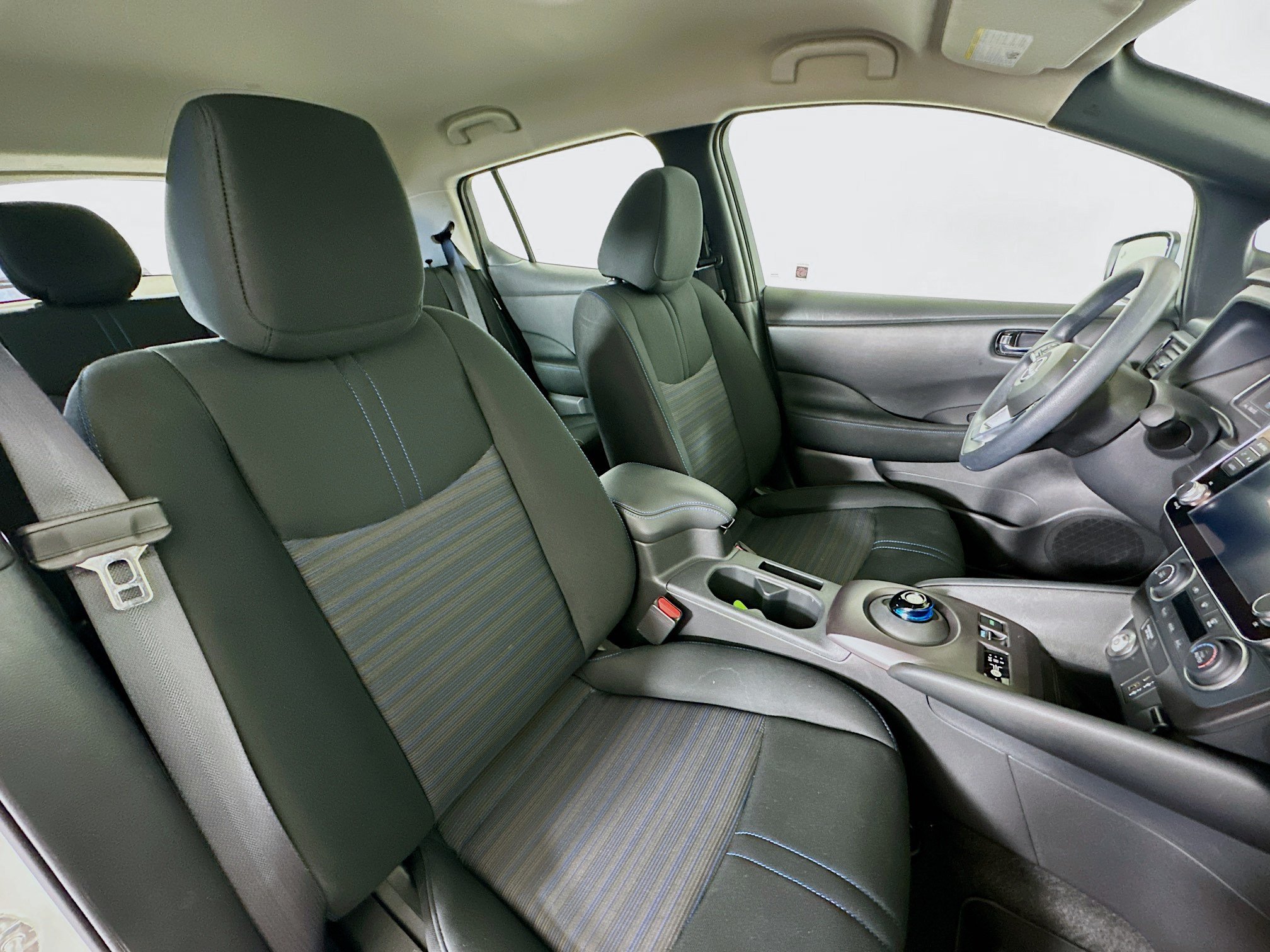 Used 2025 Nissan Leaf S FWD image 29