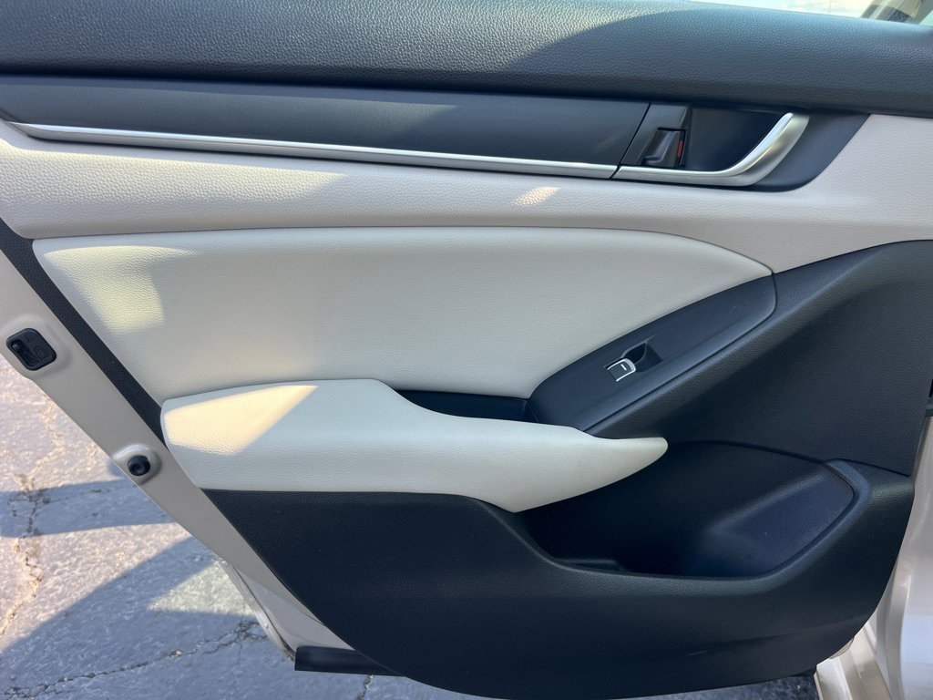 Used 2018 Honda Accord LX image 13
