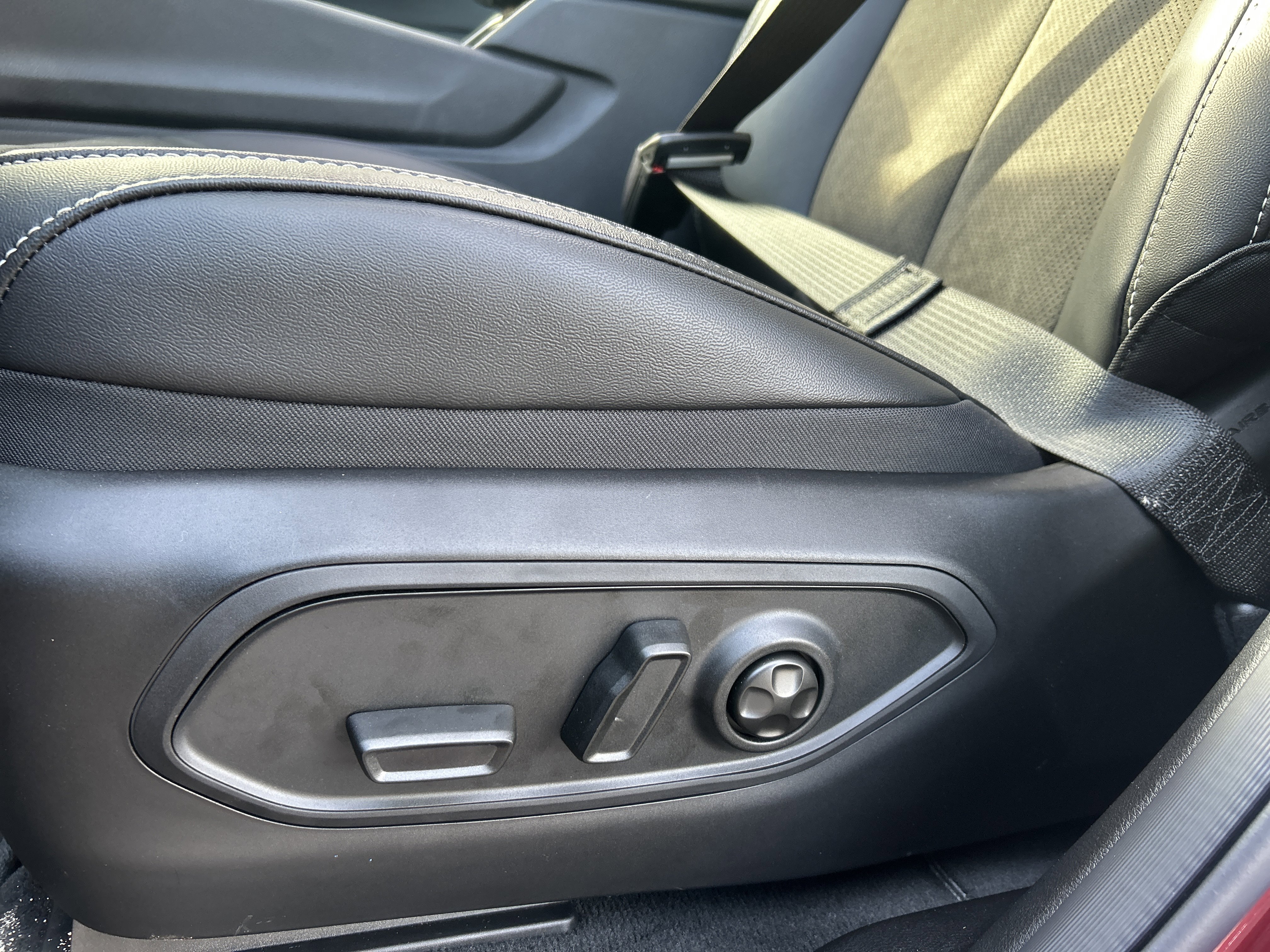 New 2025 Jeep Grand Cherokee Altitude image 37