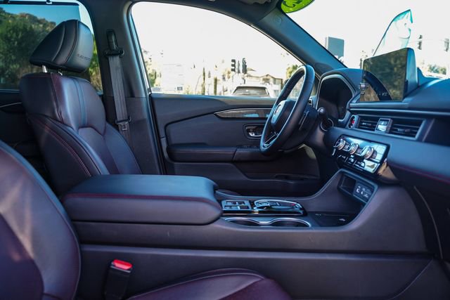 Used 2025 Honda Pilot Black Edition image 17