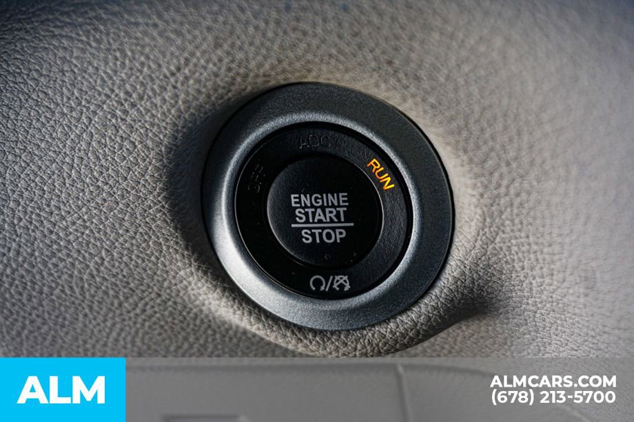 Used 2023 Chrysler Pacifica Touring-L image 51