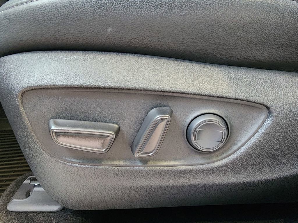 Used 2023 Toyota Highlander XSE FWD image 18