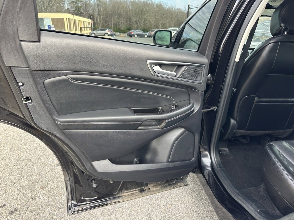 Used 2019 Ford Edge Titanium w/ Equipment Group 301A image 23