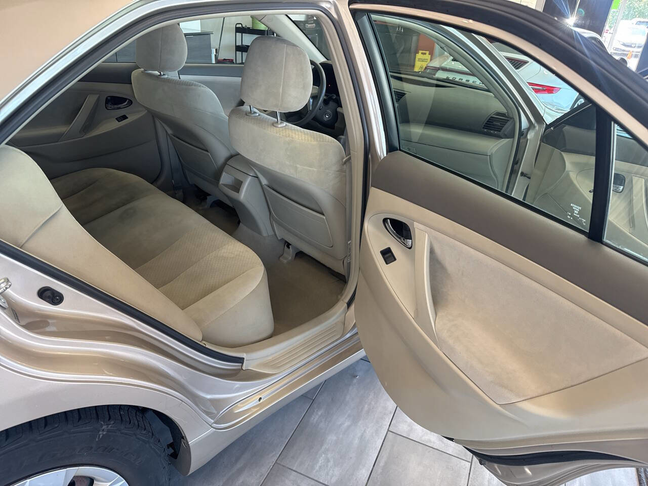 Used 2009 Toyota Camry XLE FWD image 19